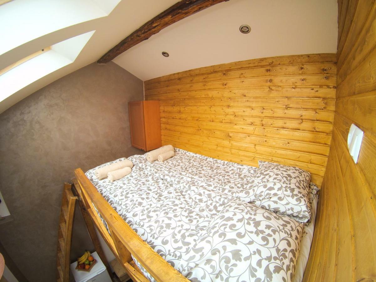 Vitosha Blvd - Attic Studio Sofia Eksteriør bilde